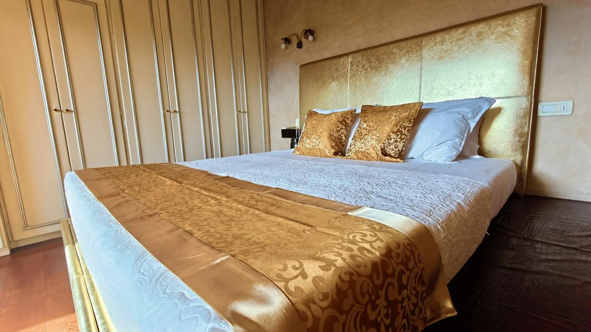 Opera Luxury Apartment Verona Italy