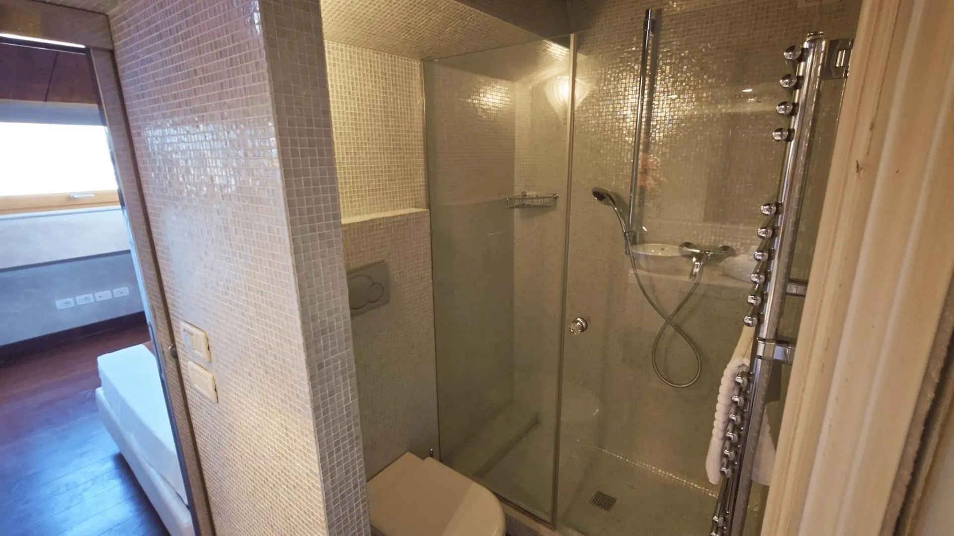Opera Luxury Apartment Verona 0*,