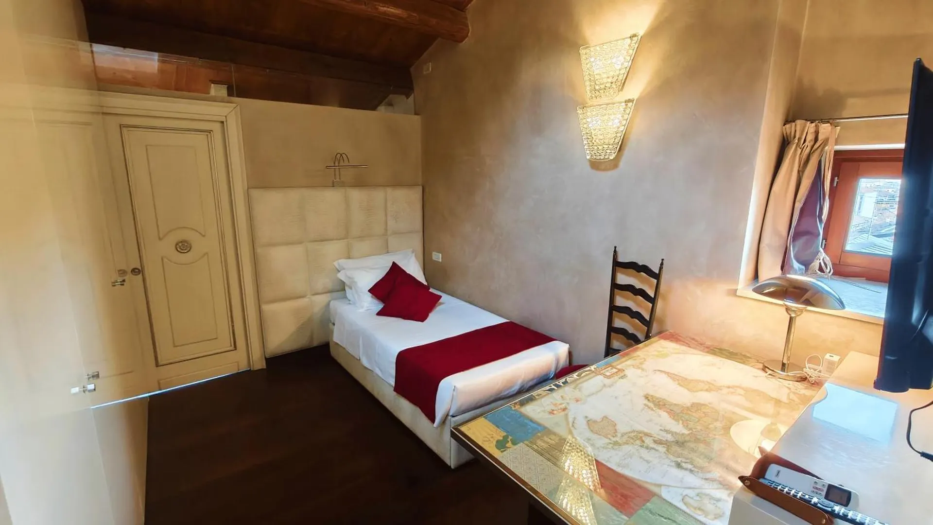Opera Luxury Apartment Verona 0*,