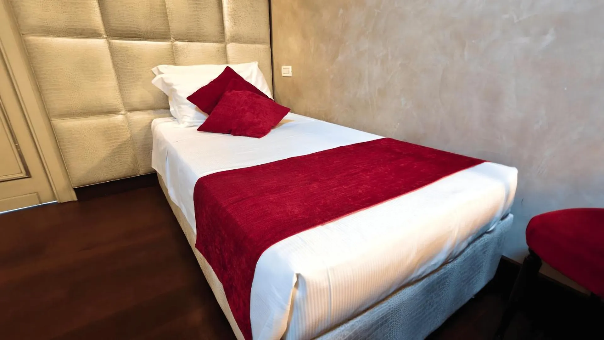 Opera Luxury Apartment Verona 0*,