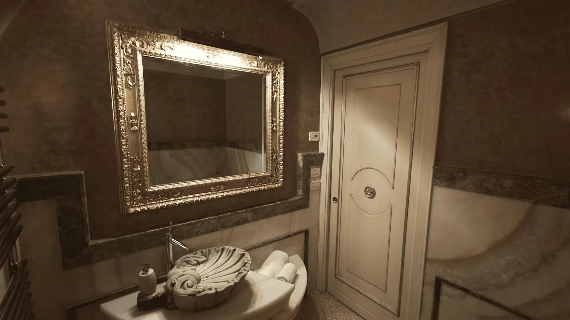 Opera Luxury Apartment Verona Italy